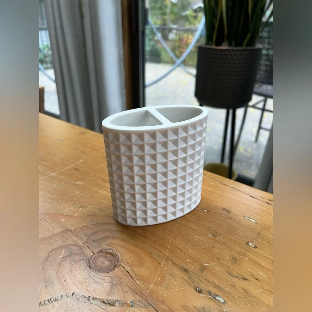 UGG White Geometric Organizer
